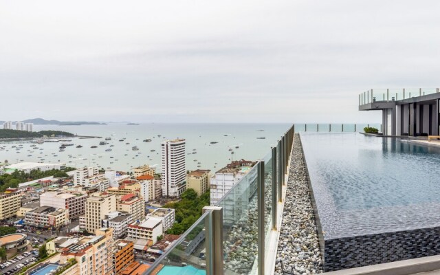 The Base Central Pattaya by Favstay