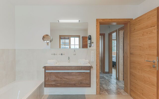 Luxury Villa in Ellmau with Hot Tub