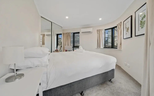 Central 2-bed Apartment With Pool, Gym and Spa