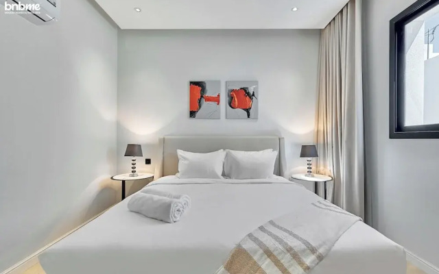bnbmehomes -2BR with Cinema Room- R42B4