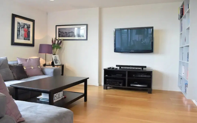 Spacious 2 Bedroom Penthouse in Islington
