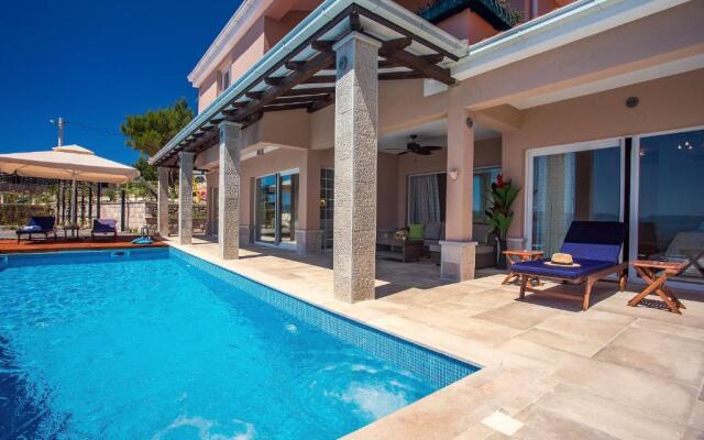 Villa Porto Mimice, 40sqm Heated Private Pool, 4 bedrooms, Sauna, Gym, Billiard