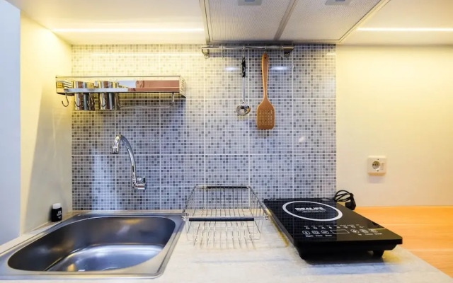 New And Nice Studio At Evenciio Margonda Apartment