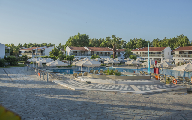Golden Coast Hotel & Bungalows - All Inclusive