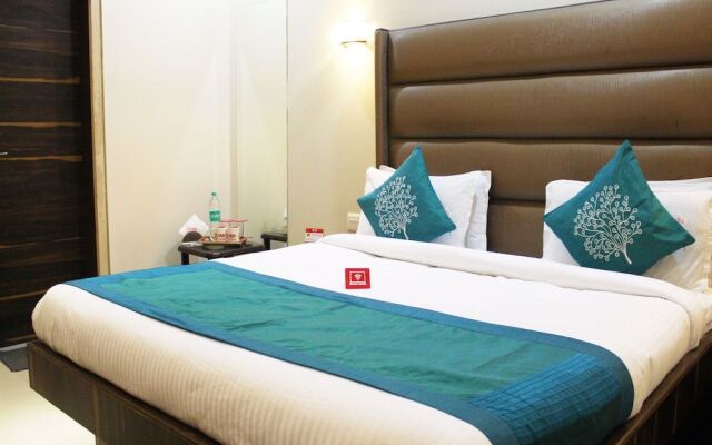 OYO 1884 Hotel Heera Continental