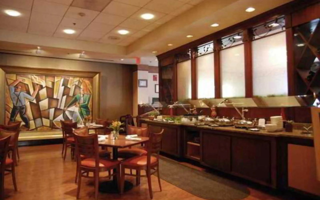 DoubleTree by Hilton Charlotte Gateway Village