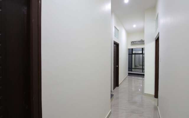 OYO 26630 Mathura Inn