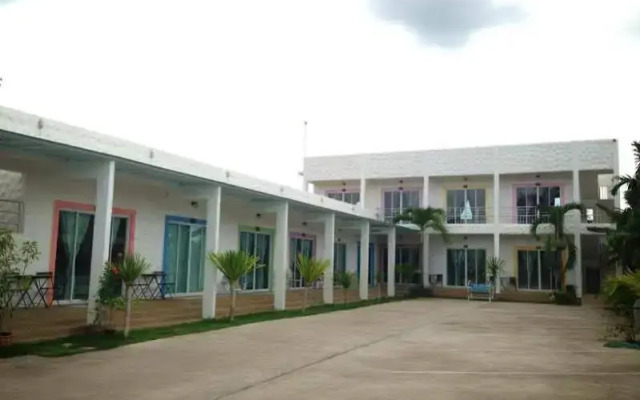 Baan Chom Jan Suan Phung