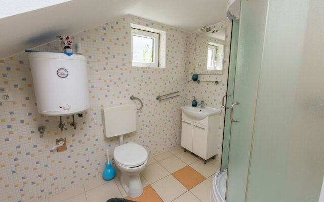Apartment Neno Grebastica