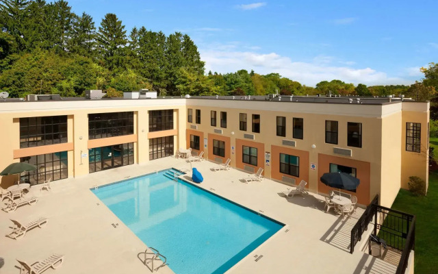 La Casa Inn & Suites - Middleboro