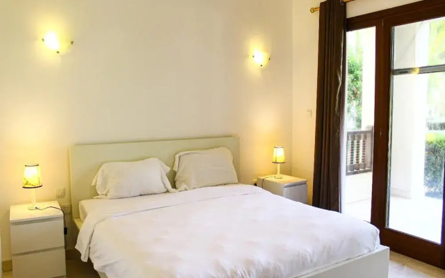 Tranquil Marina View Retreat