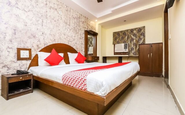 OYO 9448 Hotel Karan Palace