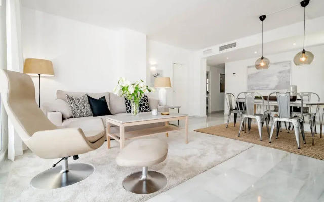 IVY- Fantastic 3 bedroom apt with private garden