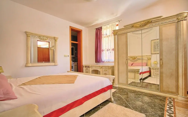 Stunning Home in Porec With Outdoor Swimming Pool, Wifi and 7 Bedrooms - Hotel in Porec - Photo 3