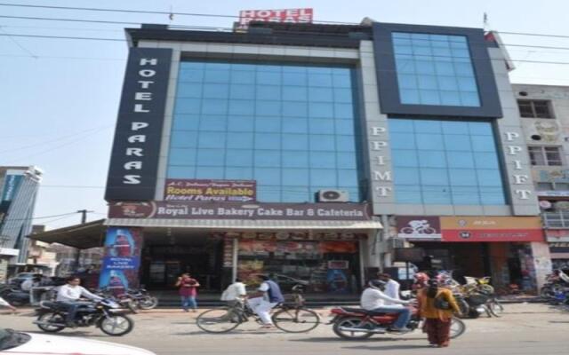 Hotel Paras