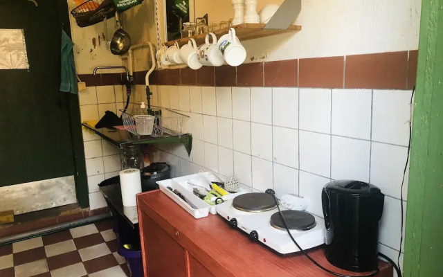 Tranquil Lakeside Cottage Retreat