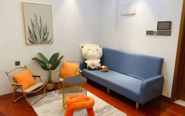 Hongshan 6979 Girls' Youth Apartment