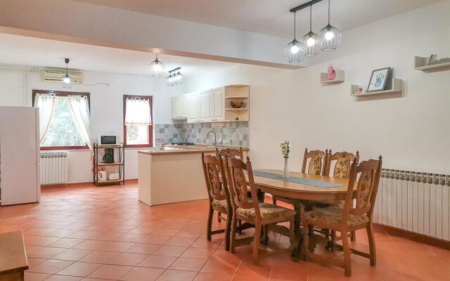 Awesome Home in Fazana With Wifi and 4 Bedrooms