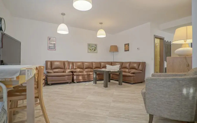 CN2i Luxury Accommodation DM 1