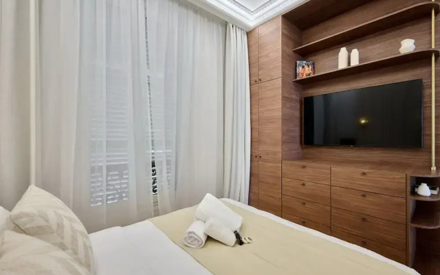 Luxurious Matignon/saint Honore Apartment
