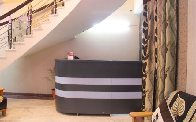 OYO 4096 Hotel Divyanshi