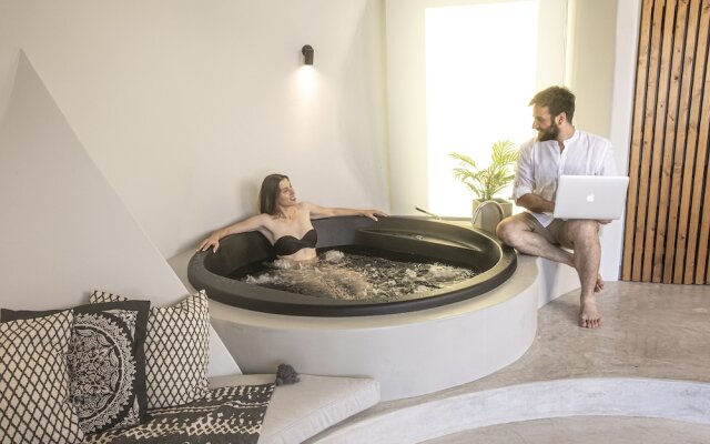 Onar Hotel and Suites