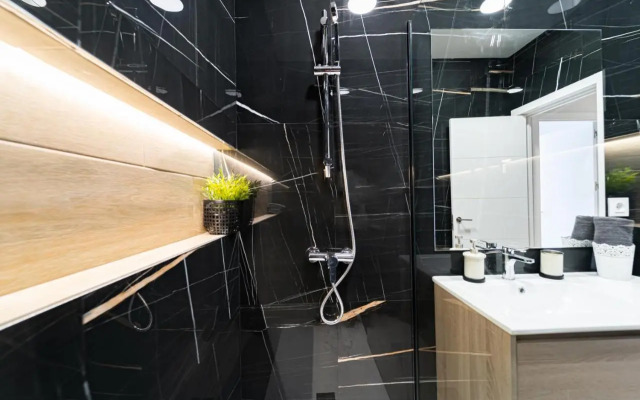 EdSam Madrid Apartments Black