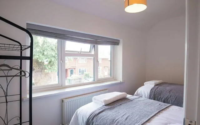 Housesleeps6-garden-parking-familly&contractors