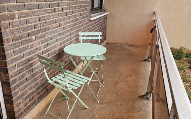 Cozy City Retreat With Balcony, Le Mans