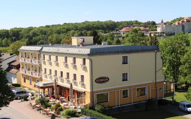 Simon - Hotel & Café