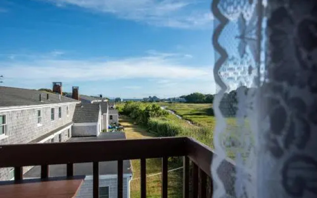 A Cape Cod Ocean Manor Inn