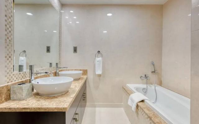 Luxury Palm Property w Beach Sea View