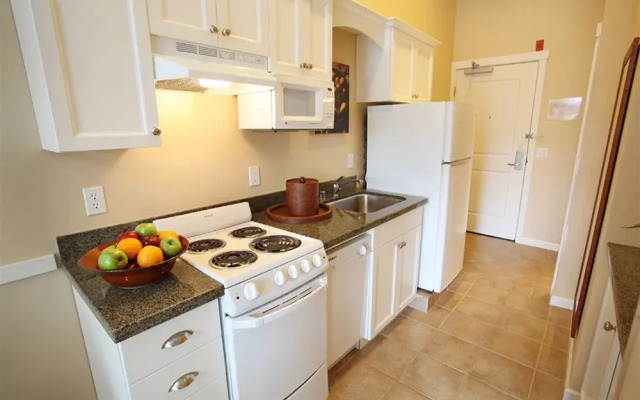 Rivertide Suites Hotel