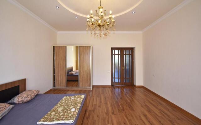 Tumanyan street, 3 bedrooms New Renovated apartment TM662