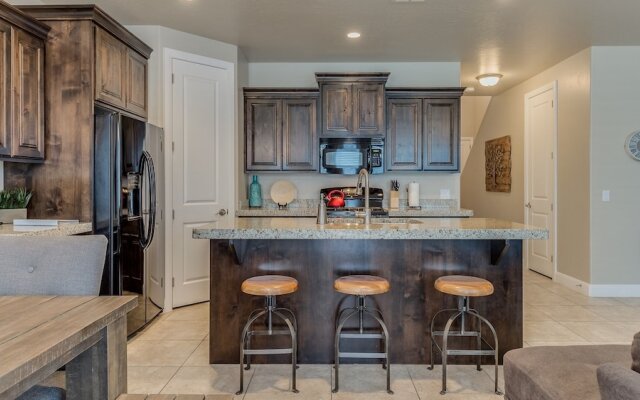 Red Canyon 3 Bedroom Apts