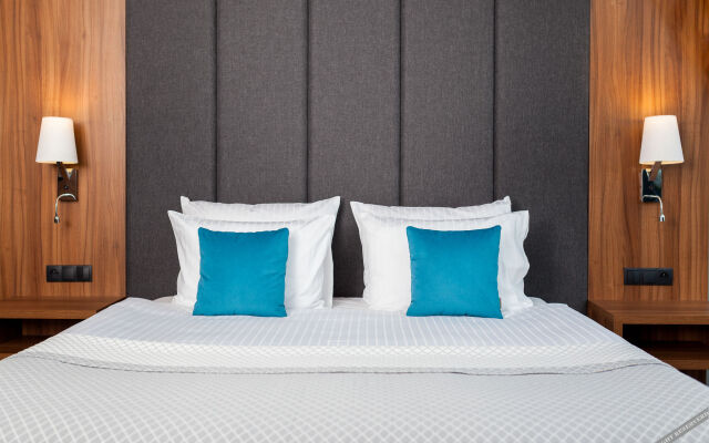 Heron Live Hotel
