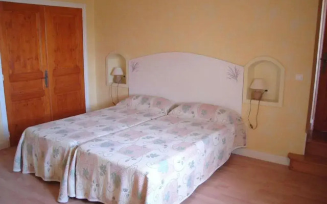 Gîte Chalain-le-Comtal, 5 pièces, 10 personnes - FR-1-496-48