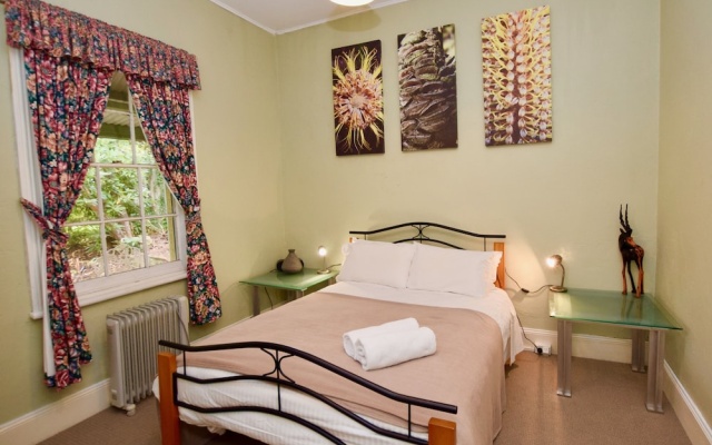 Waragil Cottage - Original Settlers Home – Guest Rooms – Blackheath