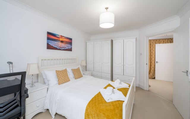 Deluxe 2Bed Duplex Apartment & parking