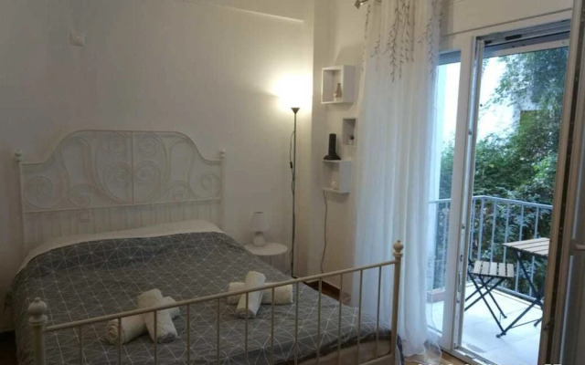 Modern ideally located studio apartment