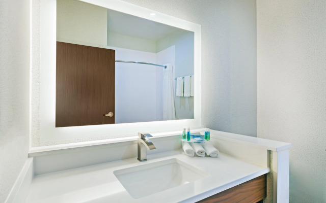 Holiday Inn Express & Suites Coffeyville by IHG
