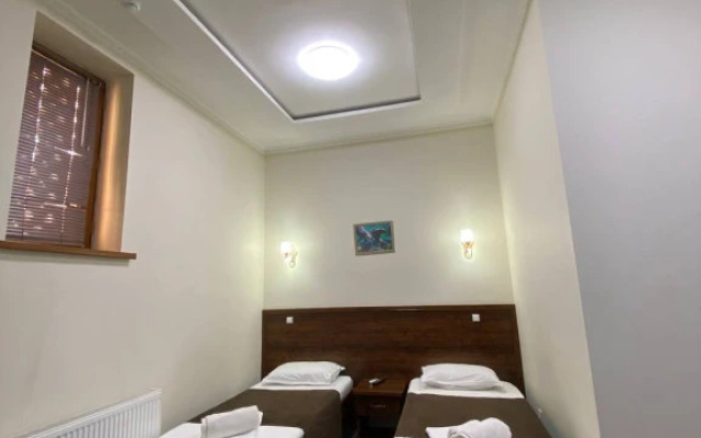 Parvina Hotel