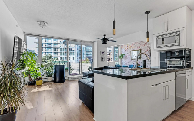 2BR Gastown Downtown Vancouver close to everything