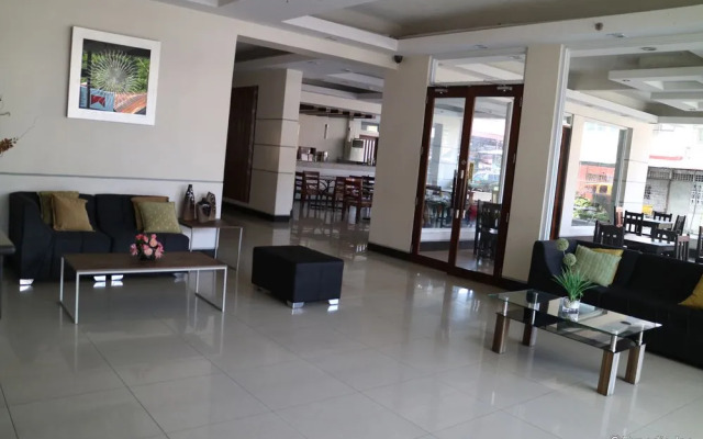 OYO 543 Negrense Suites