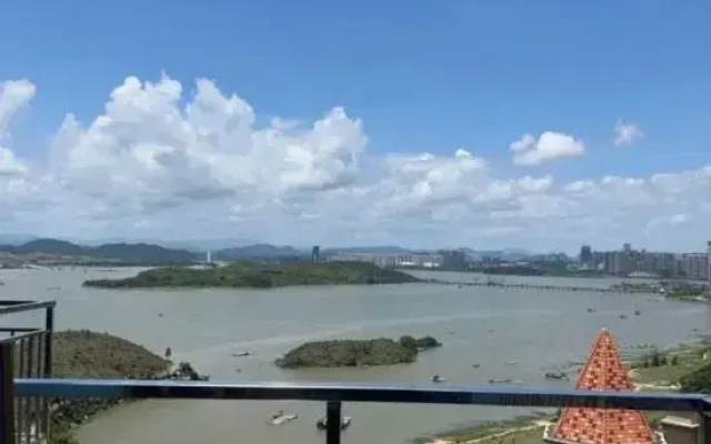 HELLO Sea View Hotel (Sunshine Coast Store)