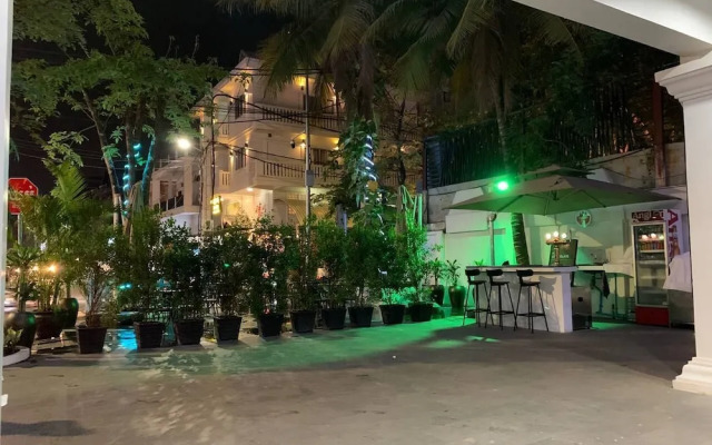 Nico's Hotel and Sky Bar