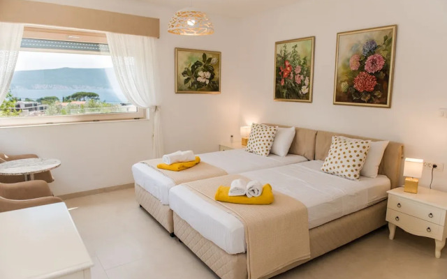 3 Bedroom 3 Bathroom Pool ,ivy House Montenegro