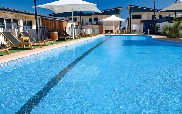 Broadwater Mariner Resort