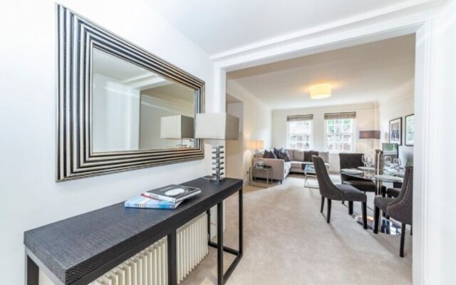 Two Bed Flat in Fashionable Chelsea