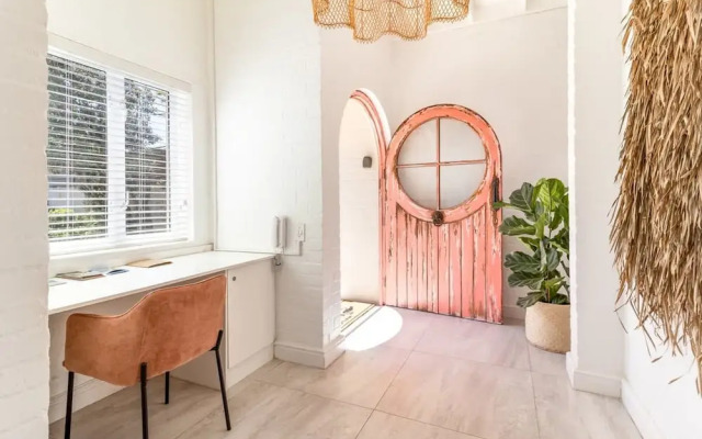 Flamingo Villa Beach Pool Luxury Solar Back Up